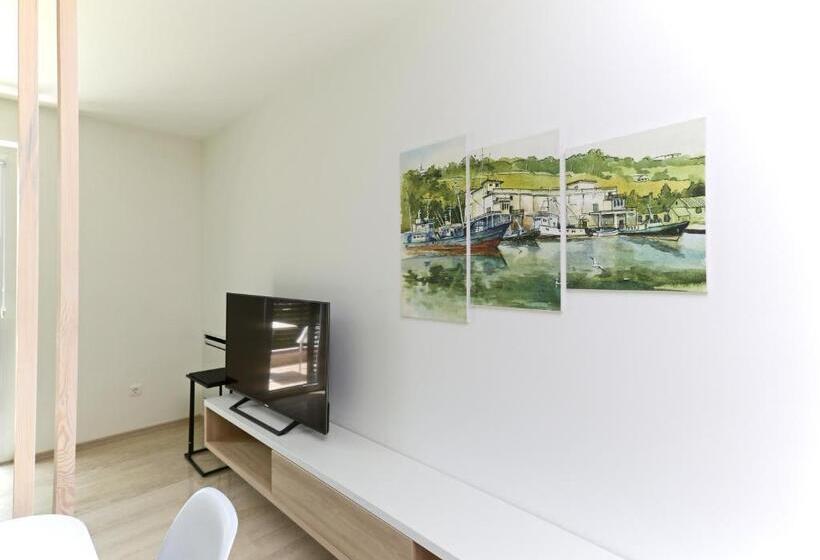 Апартаменты 1 Спальня Нижний Этаж, Magic Stone Apartments