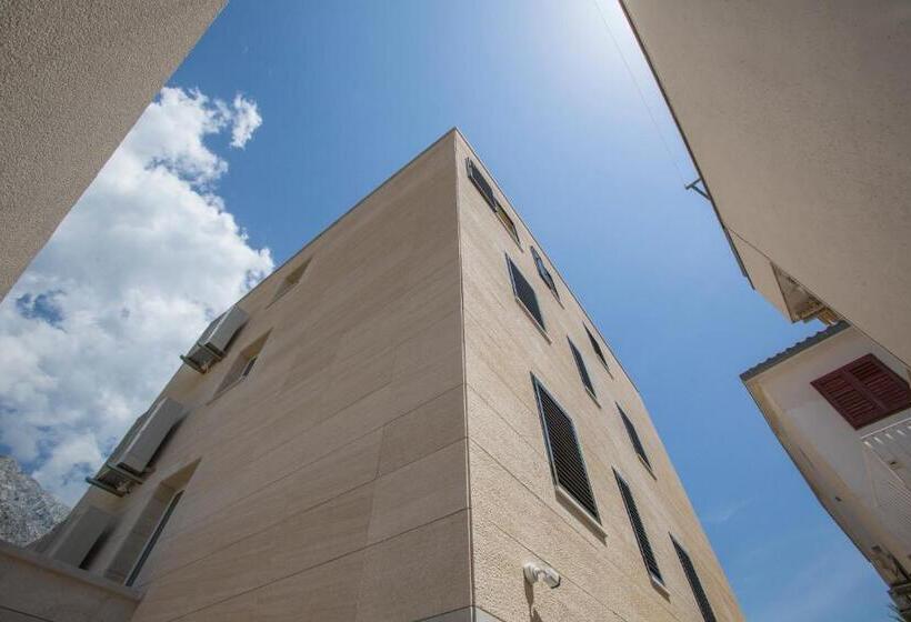 Апартаменты 1 Спальня с Балконом, Magic Stone Apartments