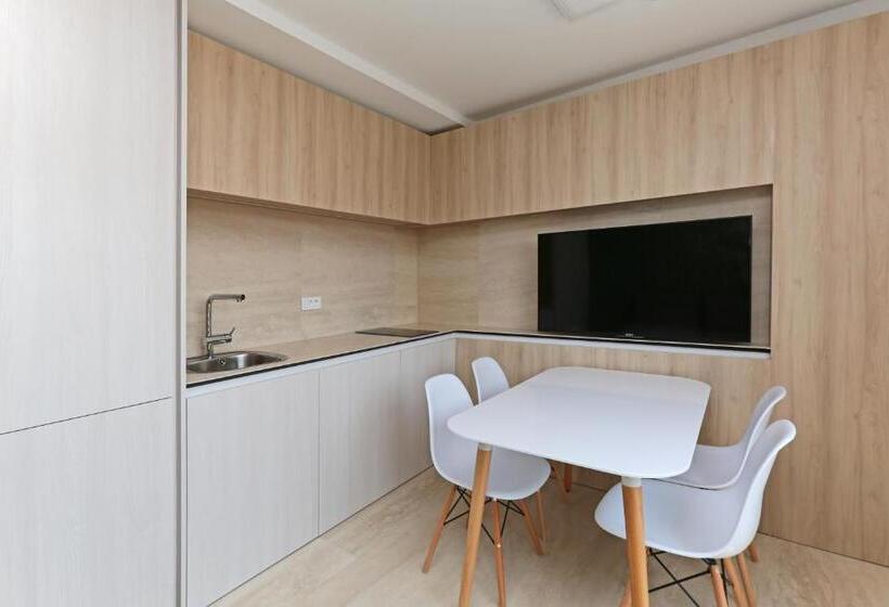 Апартаменты 1 Спальня, Magic Stone Apartments