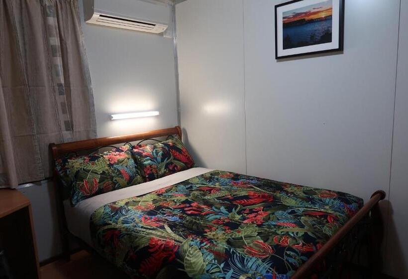 اتاق استاندارد, Mud Crab Motel