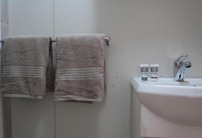 اتاق استاندارد, Mud Crab Motel