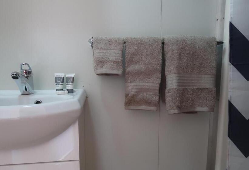 اتاق استاندارد یک نفره, Mud Crab Motel