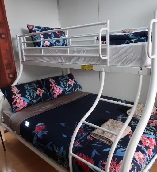 اتاق استاندارد سه نفره, Mud Crab Motel