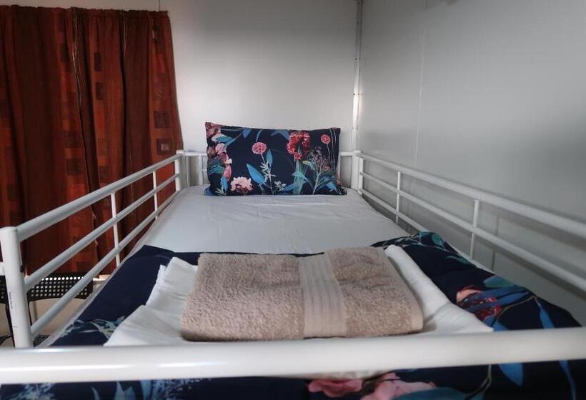 اتاق استاندارد سه نفره, Mud Crab Motel