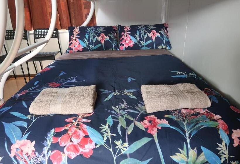 اتاق استاندارد سه نفره, Mud Crab Motel