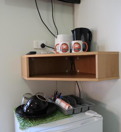 اتاق اکونومی, Mud Crab Motel