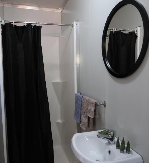 اتاق استاندارد, Mud Crab Motel