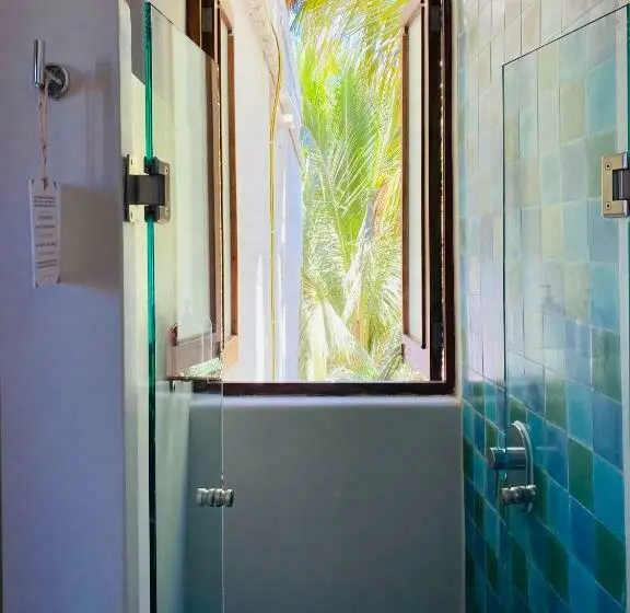 スタンダードスタジオ, Pal.mar Hotel Tropical