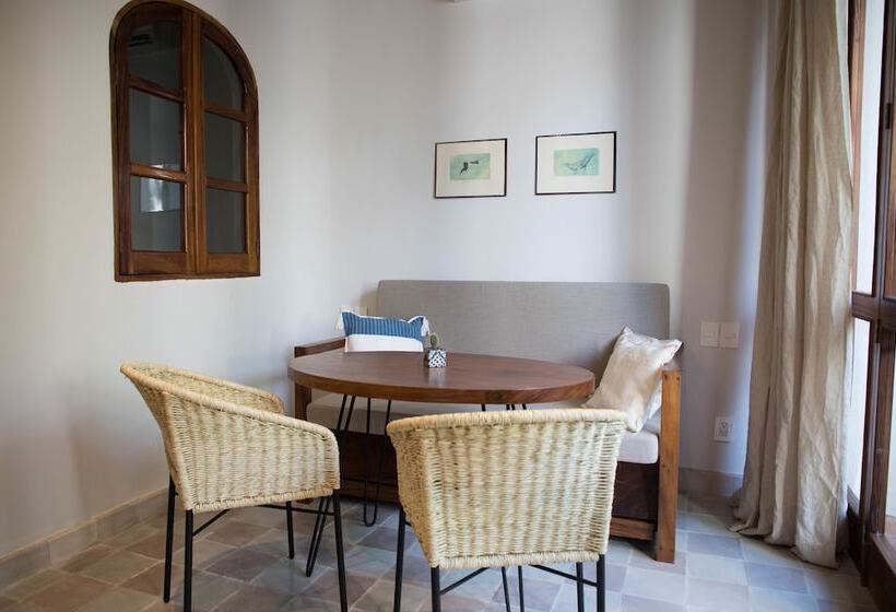 جناح, Pal.mar Hotel Tropical