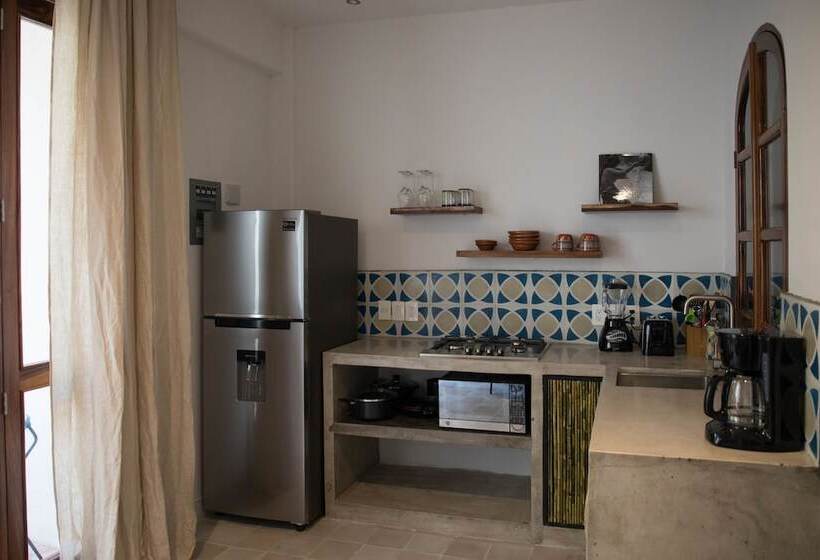 جناح, Pal.mar Hotel Tropical