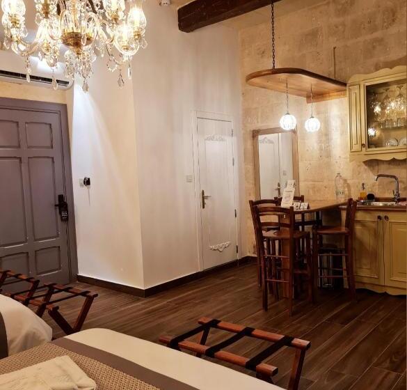 اتاق خانوادگی, Casa Asti