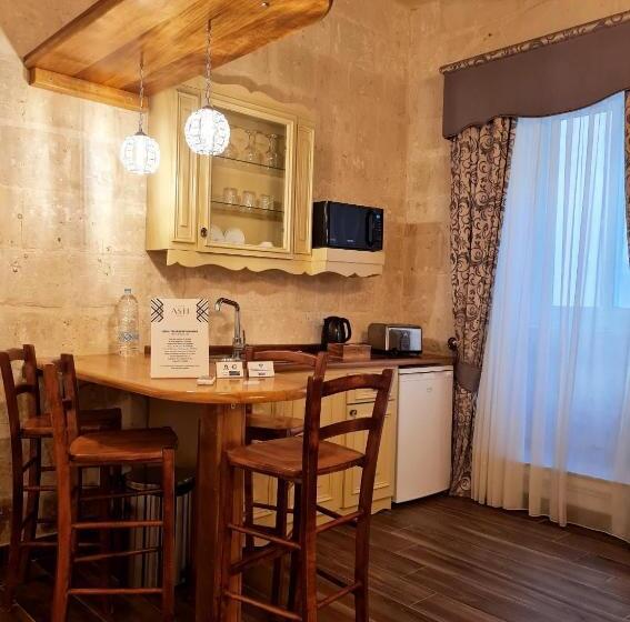 اتاق خانوادگی, Casa Asti