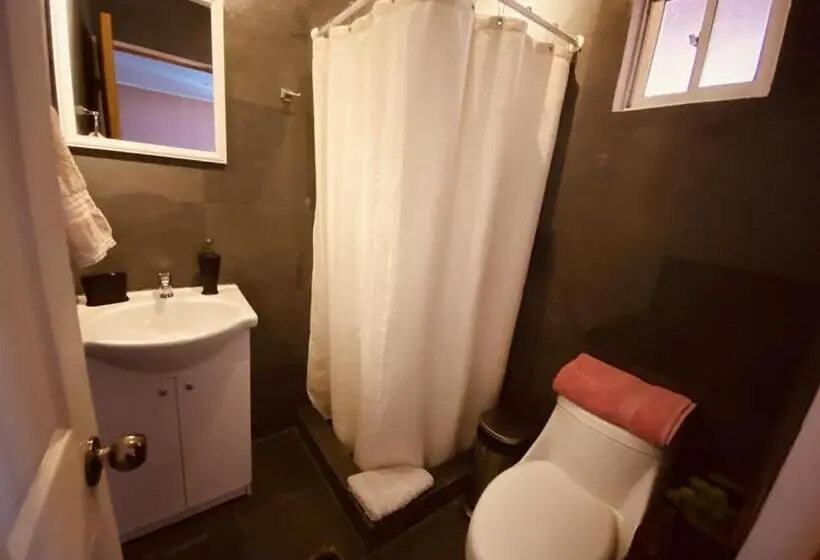 اتاق استاندارد سه نفره, Hostal Katari