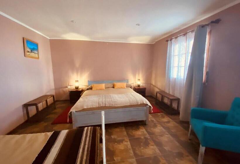 标准三人间, Hostal Katari