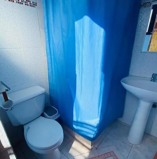 اتاق استاندارد با سرویس بهداشتی مشترک, Hostal Katari
