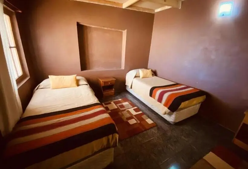 اتاق استاندارد چهار تخته, Hostal Katari