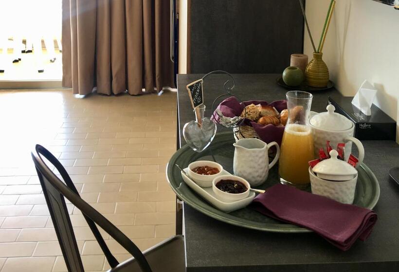 اتاق لوکس با بالکن و چشم‌انداز دریا, St Paul Resort