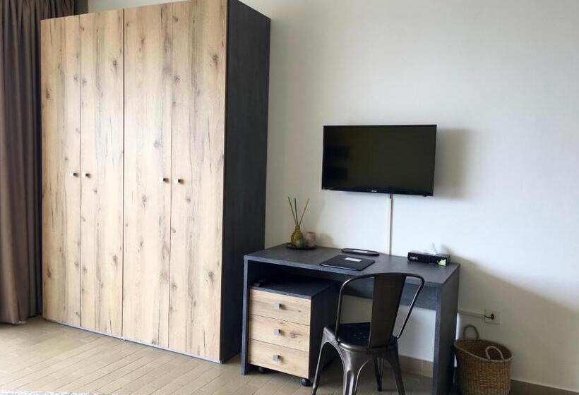 اتاق لوکس با بالکن و چشم‌انداز دریا, St Paul Resort