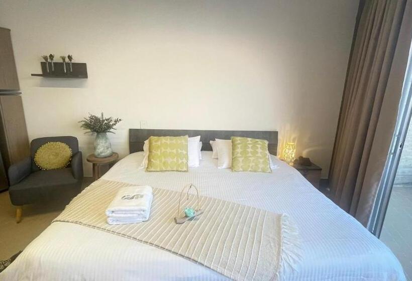 اتاق لوکس با بالکن و چشم‌انداز دریا, St Paul Resort