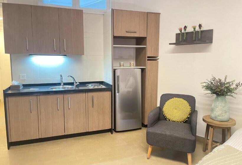 اتاق لوکس با بالکن و چشم‌انداز دریا, St Paul Resort