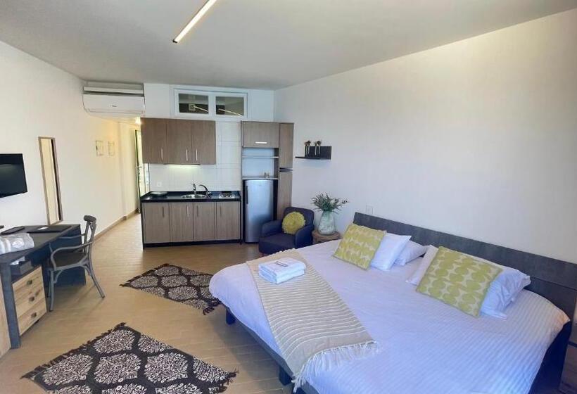 اتاق لوکس با بالکن و چشم‌انداز دریا, St Paul Resort