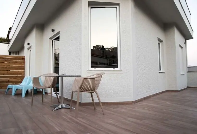 سوئیت با چشم‌انداز, Ad Athens Luxury Rooms & Suites