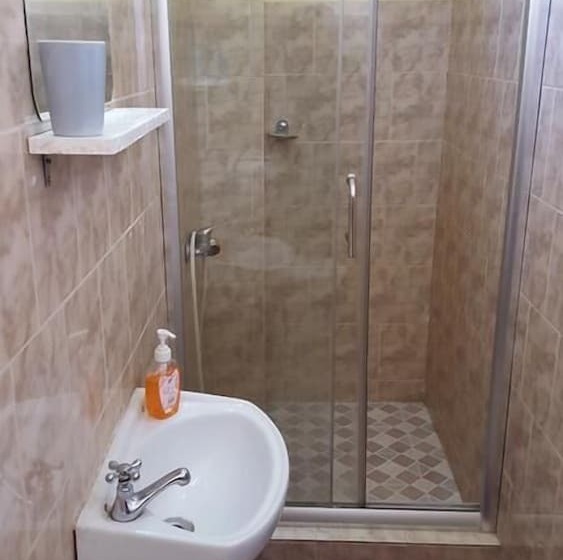 اتاق اکونومی با تخت دوبل, La Primerose