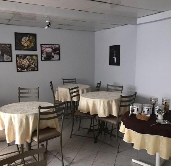 غرفة قياسية رباعية, Alfa De Bauru Ltda