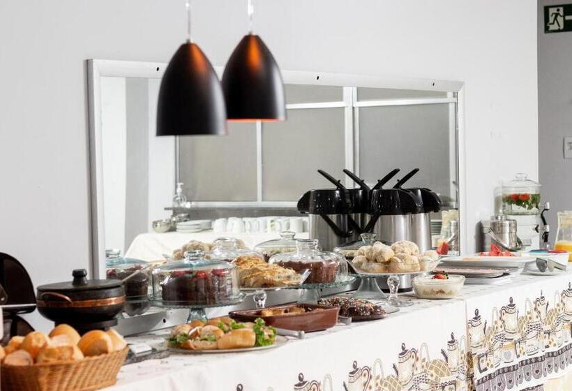 غرفة قياسية رباعية, Alfa De Bauru Ltda