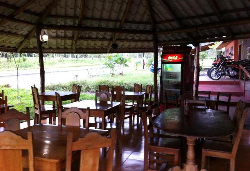 غرفة كمفورت مع بلكونة, Villas Vista Arenal