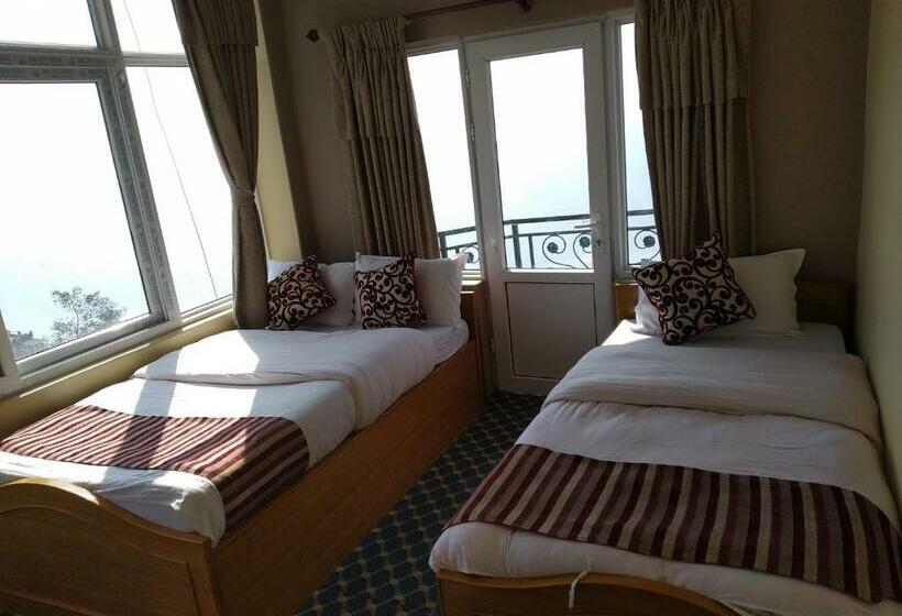 اتاق استاندارد سه تخته با بالکن, High Ground Inn Sarangkot