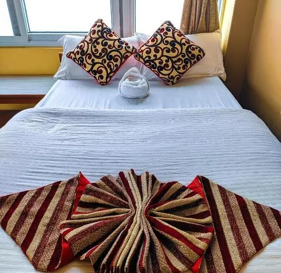 اتاق لوکس با بالکن, High Ground Inn Sarangkot
