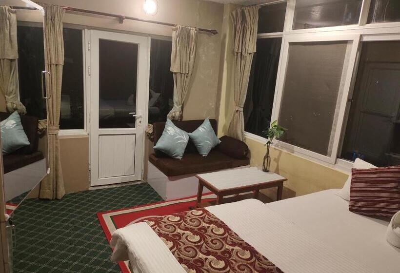 اتاق لوکس با بالکن, High Ground Inn Sarangkot