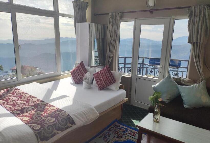 اتاق لوکس با بالکن, High Ground Inn Sarangkot