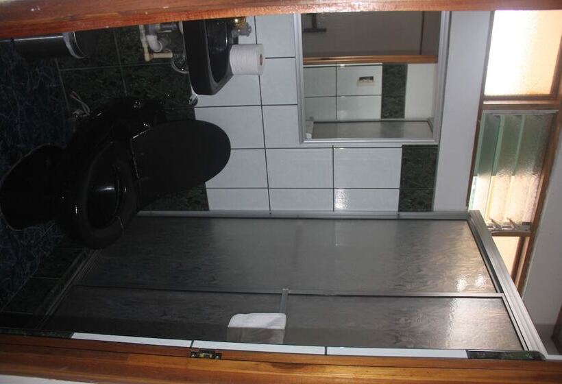 اتاق رمانتیک, Reventazon