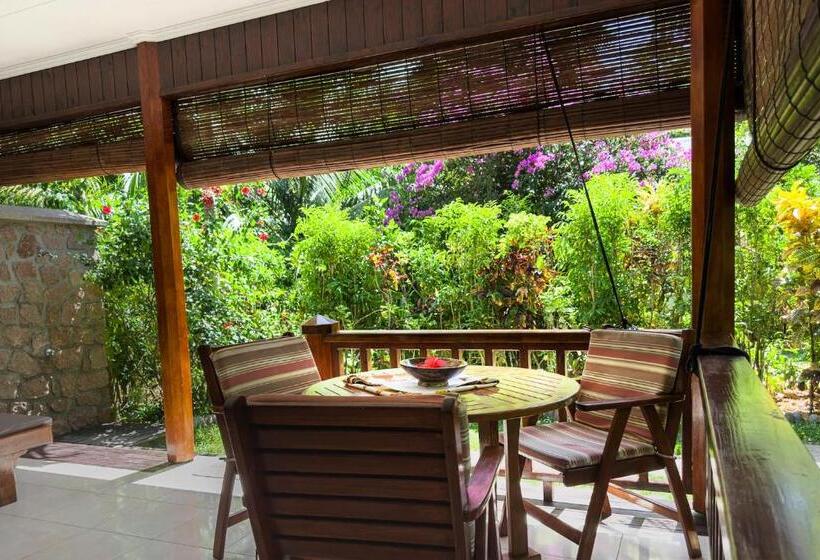 بانگلوی لوکس, Cocotier Du Rocher