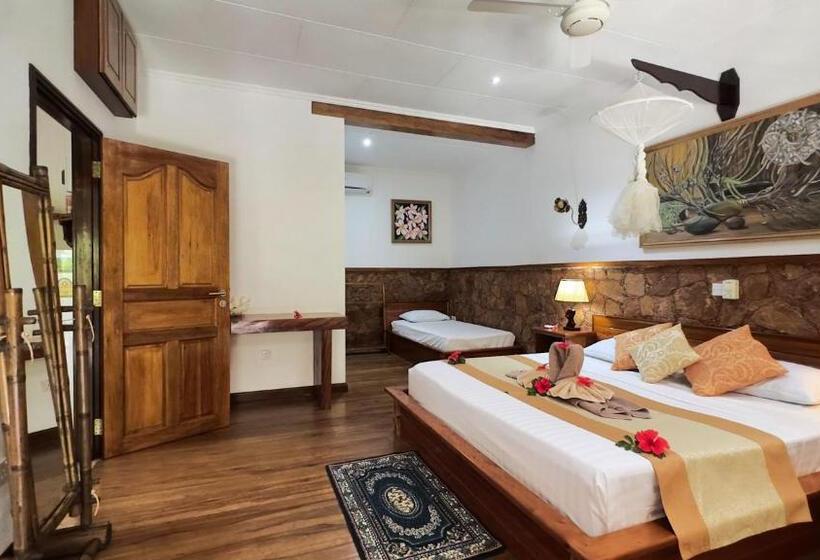 بانگلوی لوکس, Cocotier Du Rocher