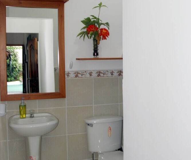 خانه 2 خوابه, The Galapagos Pearl B&b