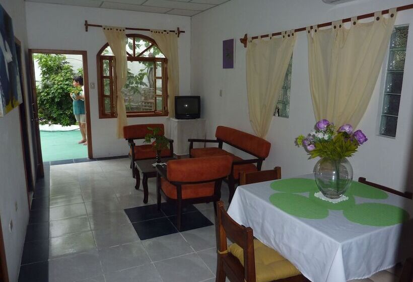 خانه 2 خوابه, The Galapagos Pearl B&b