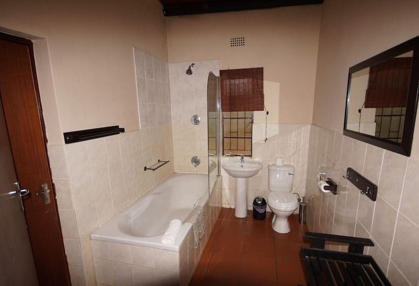 Pokój Standard Trzyosobowy, Crocodile Kruger Safari Lodge