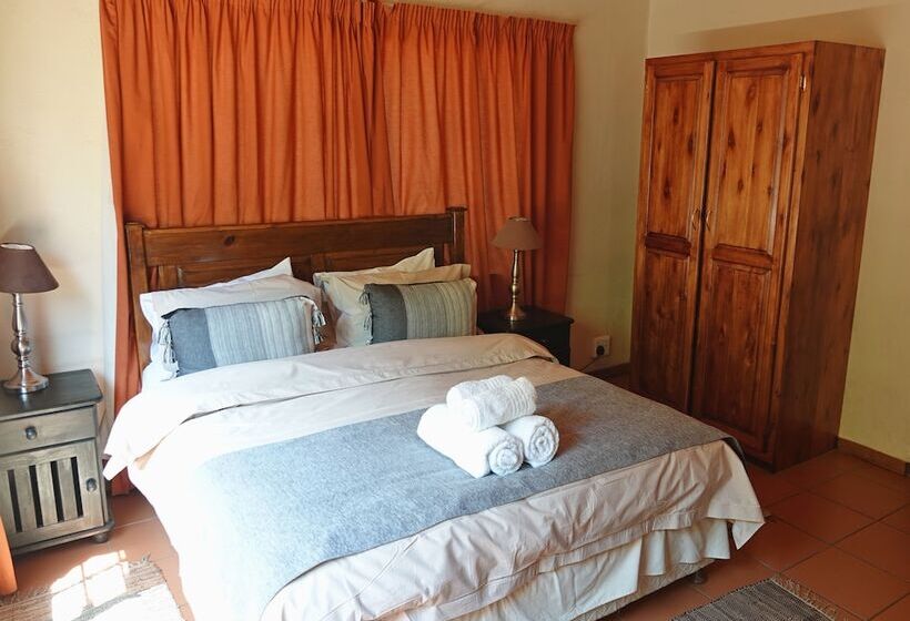 Pokój Standard Trzyosobowy, Crocodile Kruger Safari Lodge