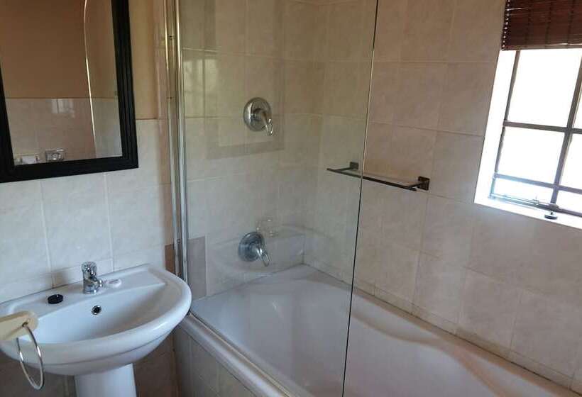 Pokój Standard Trzyosobowy, Crocodile Kruger Safari Lodge