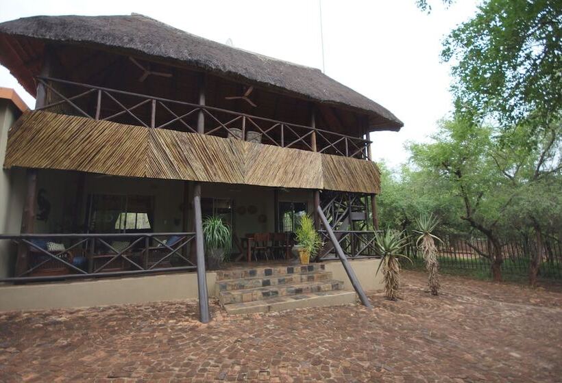 Pokój Standard Trzyosobowy, Crocodile Kruger Safari Lodge