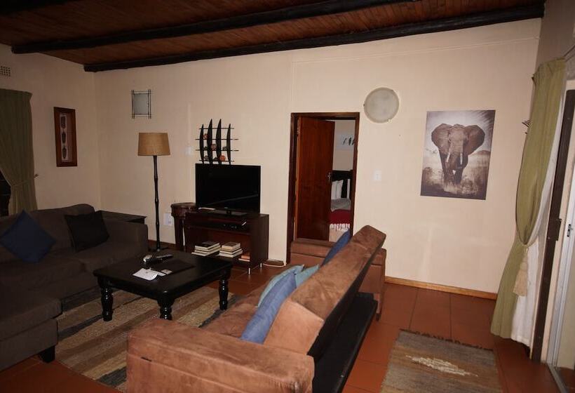 Pokój Standard Trzyosobowy, Crocodile Kruger Safari Lodge