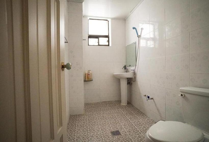 Кровать в Общей Комнате, Suncheon Namu Guesthouse