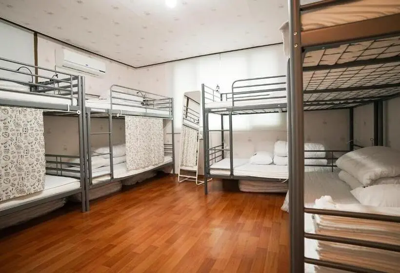 Vuode Makuusalissa, Suncheon Namu Guesthouse