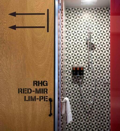 스탠다드 룸 킹사이즈 침대, Radisson Red Miraflores