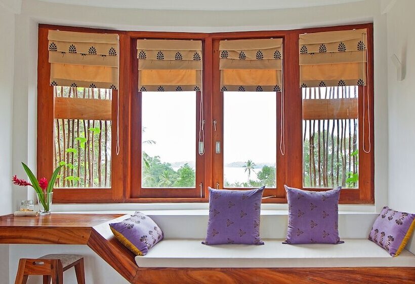 标准间, Tri By Amaya