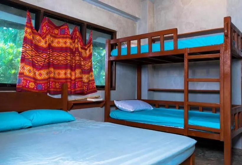 اتاق استاندارد چهار تخته, Sinag Hostel