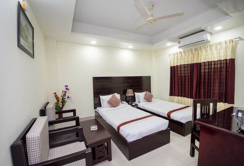 اتاق لوکس, Ali Plaza